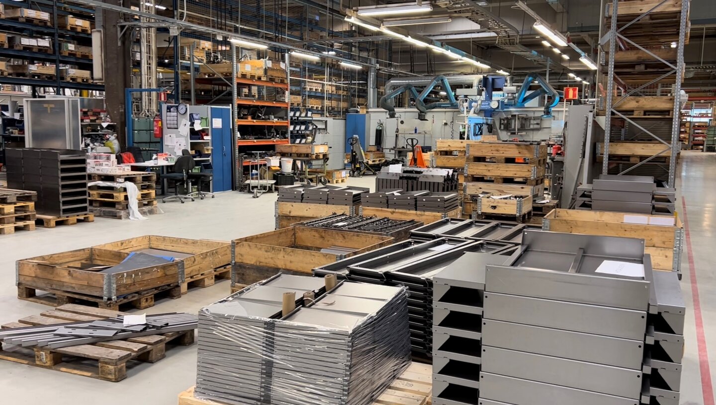 All metal products go through the same pre-treatment process.