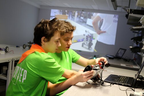 Noyabrsk college in siberia chose tresto technical and industrial furniture for their modern workshops