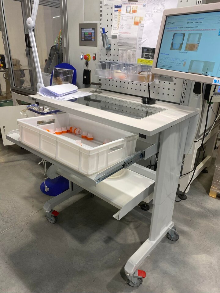 An electric Concept bench with a special glass plate and pull-out shelf to keep items off the tabletop and so that the operator can check the condition of the sampling parts. An electric Concept bench with a special glass plate and pull-out shelf to keep items off the tabletop and so that the operator can check the condition of the sampling parts.